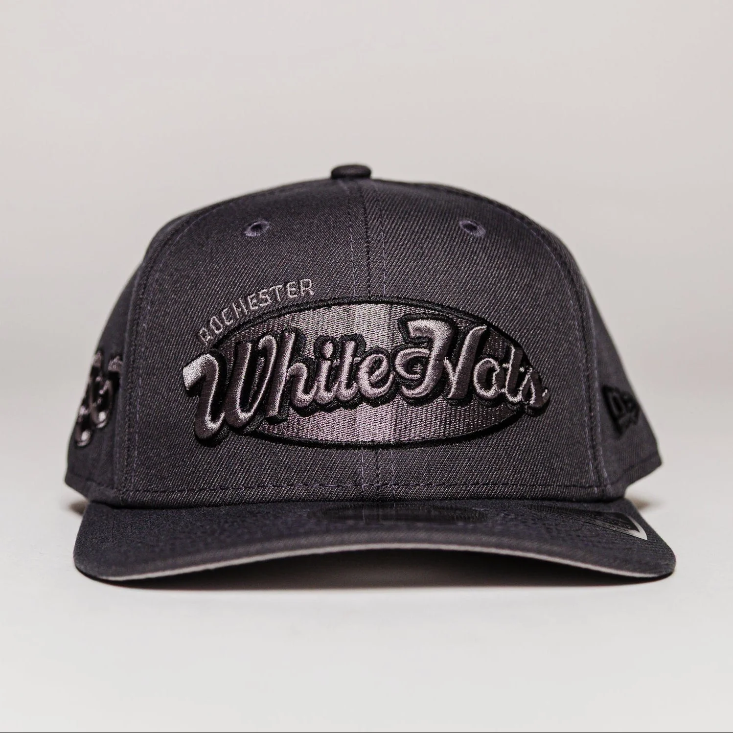 New Era 9SEVENTY White Hots 585 Stretch Snap