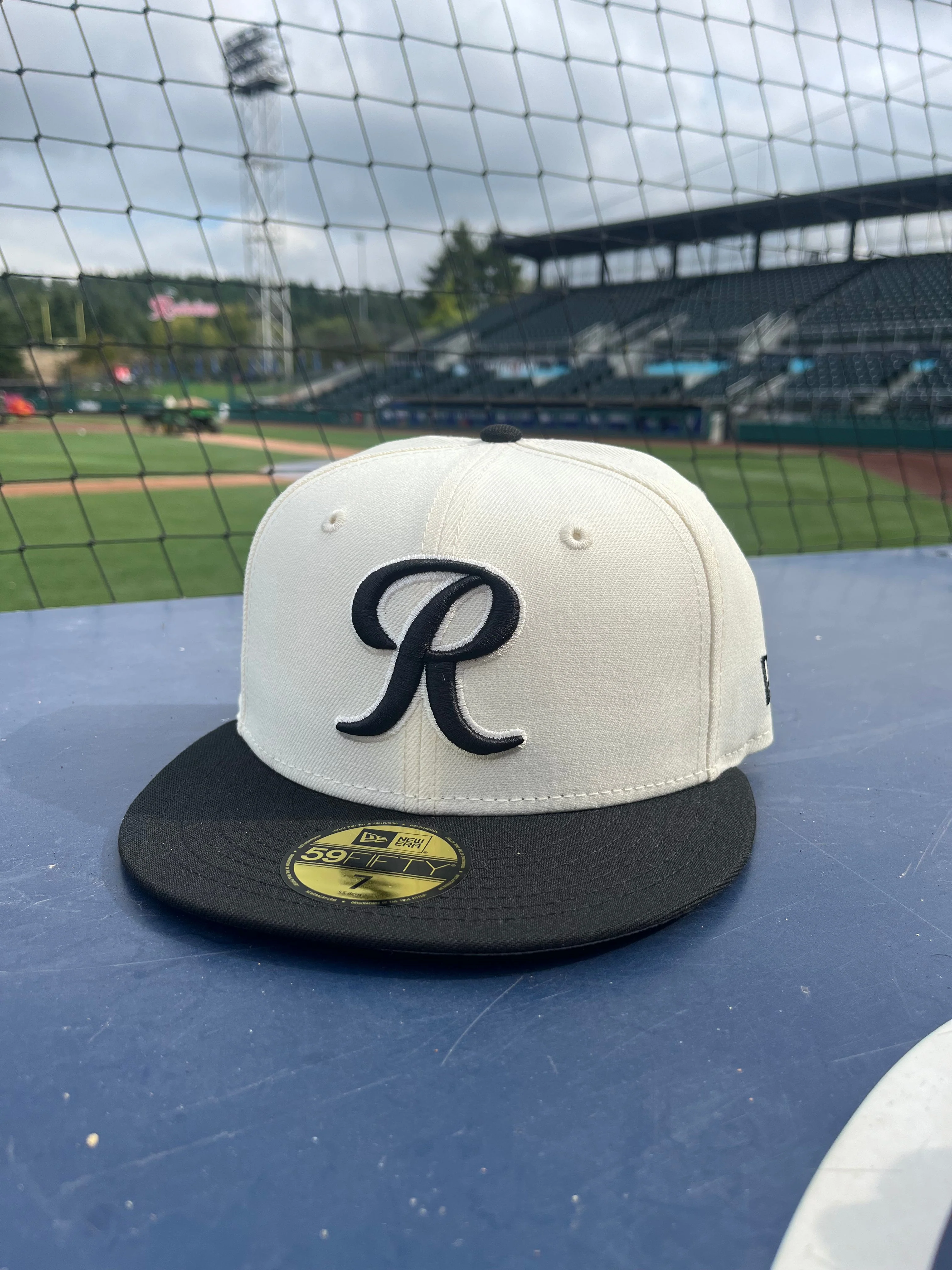 Tacoma Rainiers New Era 59Fifty Chrome Black R Cap - Image 4